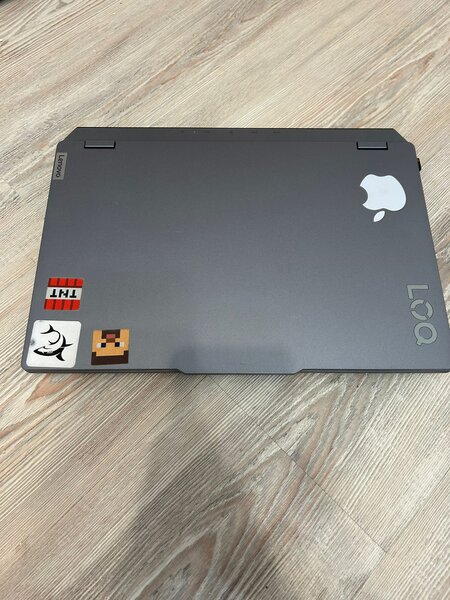 Laptop Lenovo LOQ+ mouse